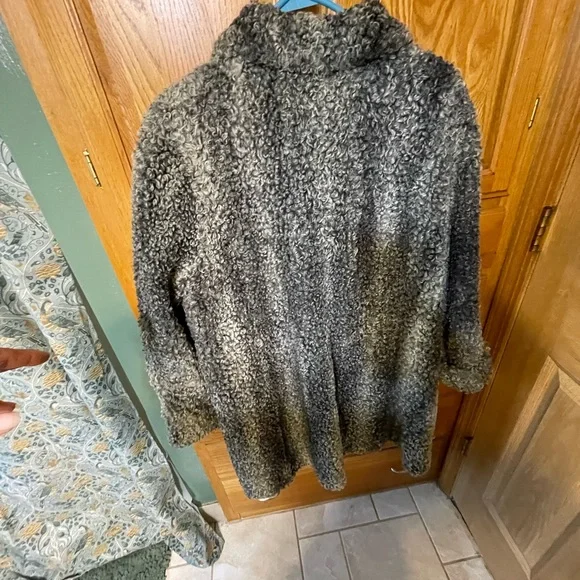 Women's Gray Shearling Coat - Picture 9 of 11